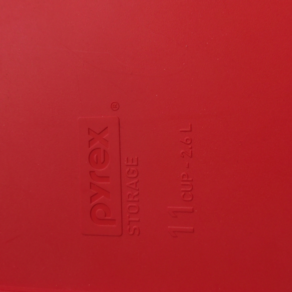 Pyrex storage dish - Picture 2 of 3